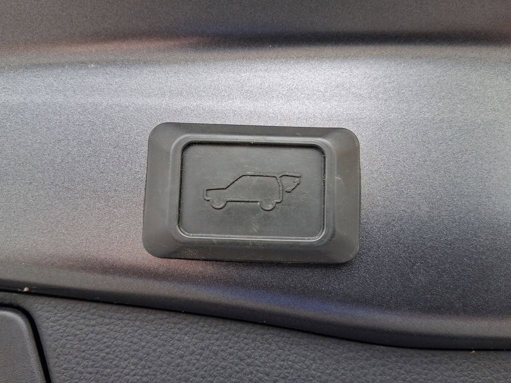 2019 Toyota RAV4 Hybrid XLE photo 24