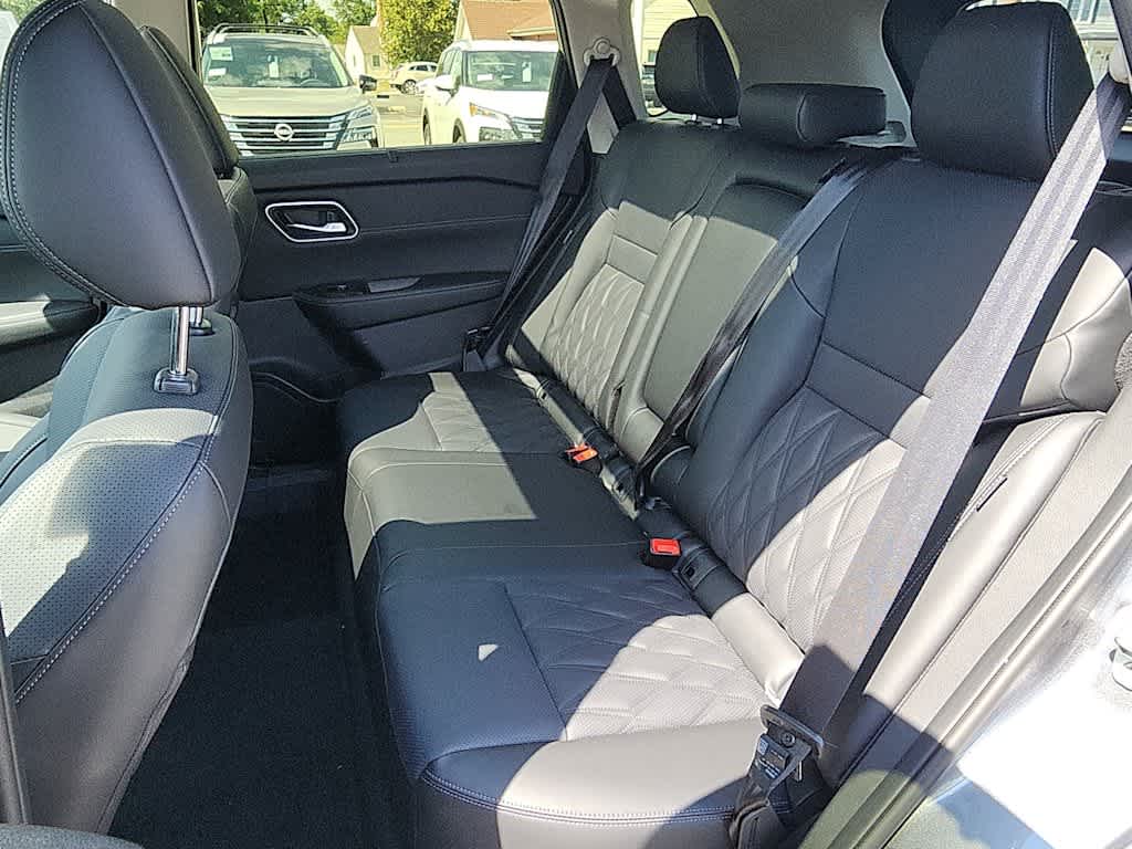 2026 Nissan Rogue Platinum photo 15