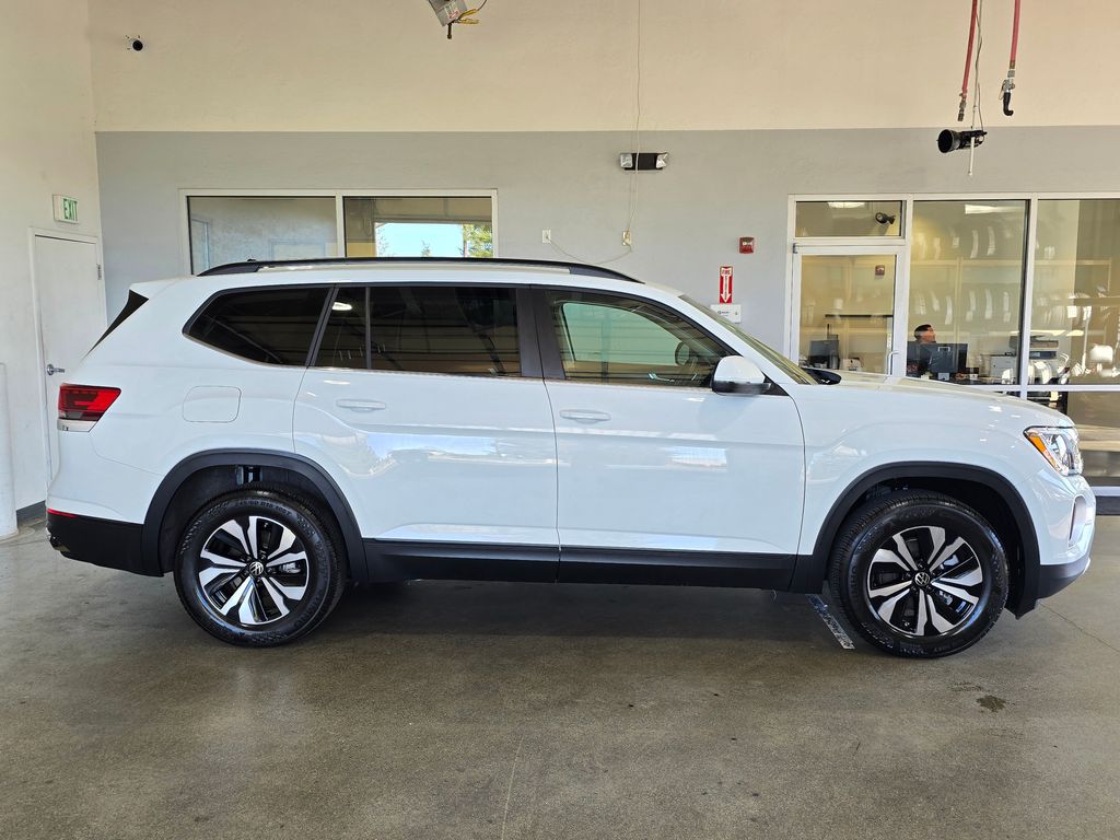 2024 Volkswagen Atlas SE photo 4