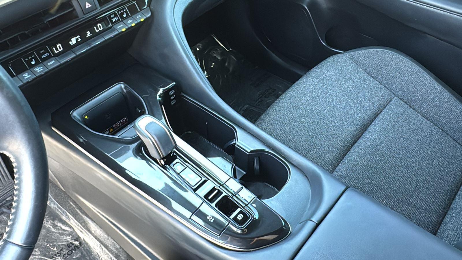 2024 Toyota Crown XLE photo 22