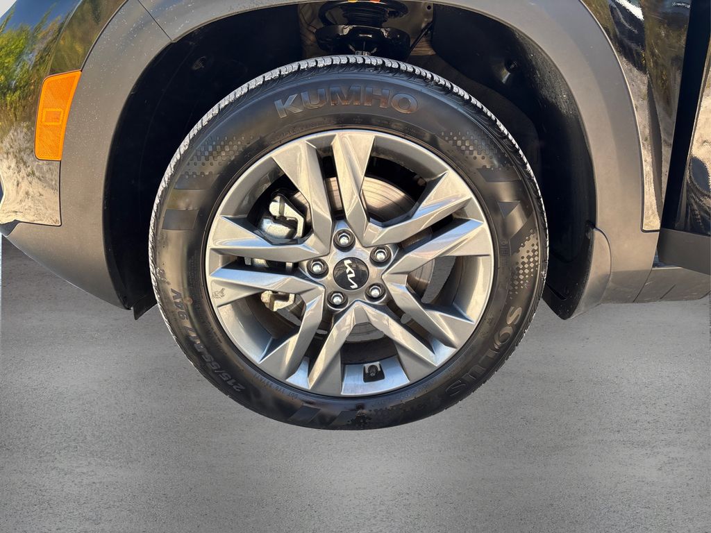 2023 Kia Seltos LX photo 12
