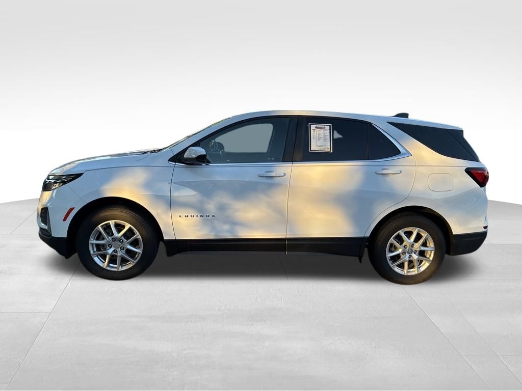 2022 Chevrolet Equinox LT photo 2