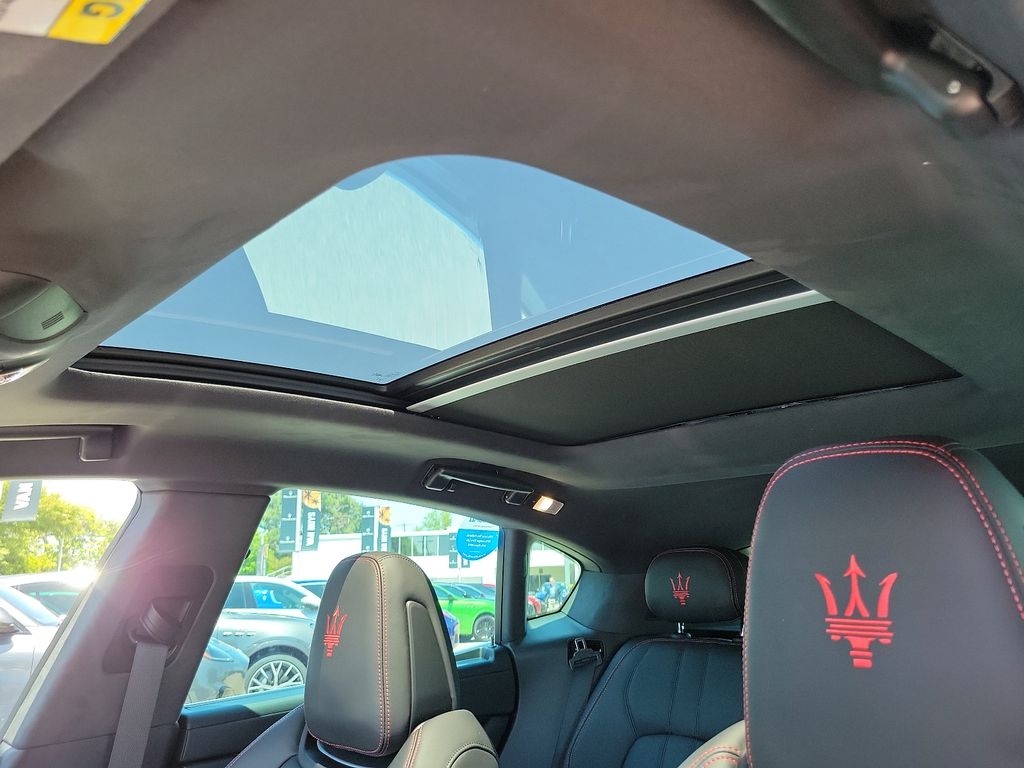 2024 Maserati Levante GT photo 12