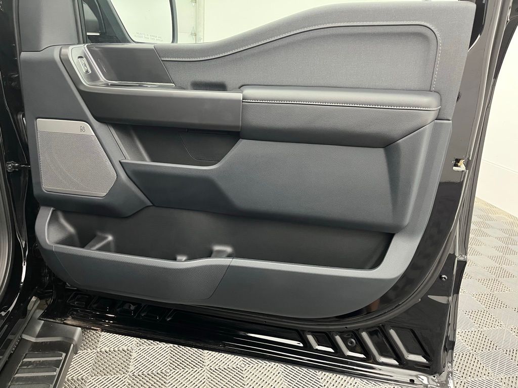 2025 Ford F-150 Lariat photo 24