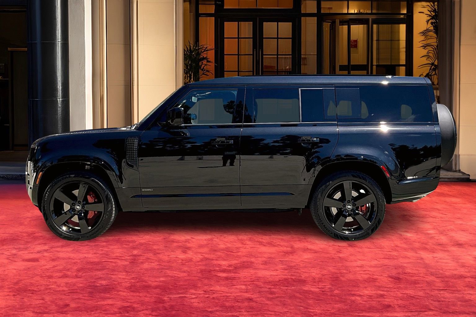 2025 Land Rover Defender 130 X photo 3