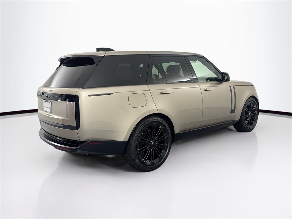 2025 Land Rover Range Rover SE photo 5