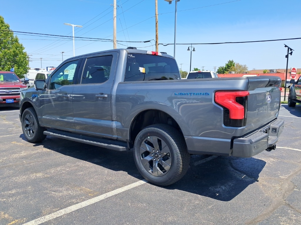 2025 Ford F-150 Lightning photo 4