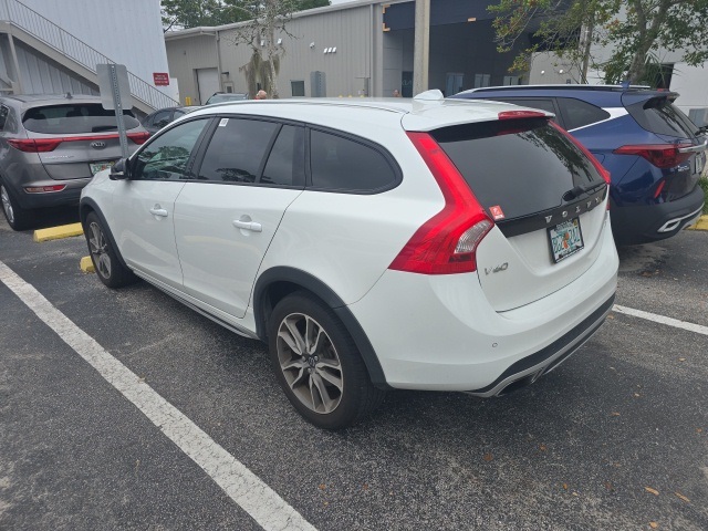 2015 Volvo V60 Cross Country T5 photo 3