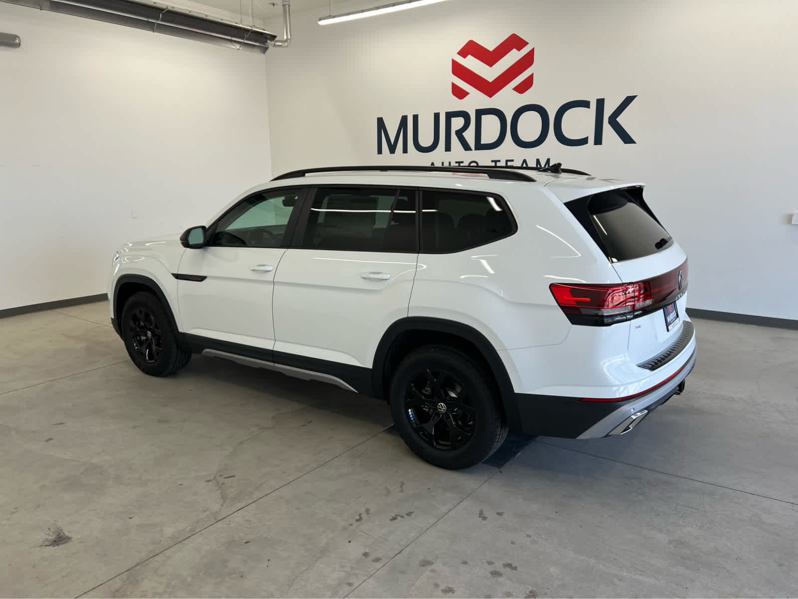 2025 Volkswagen Atlas Peak Edition SE photo 2