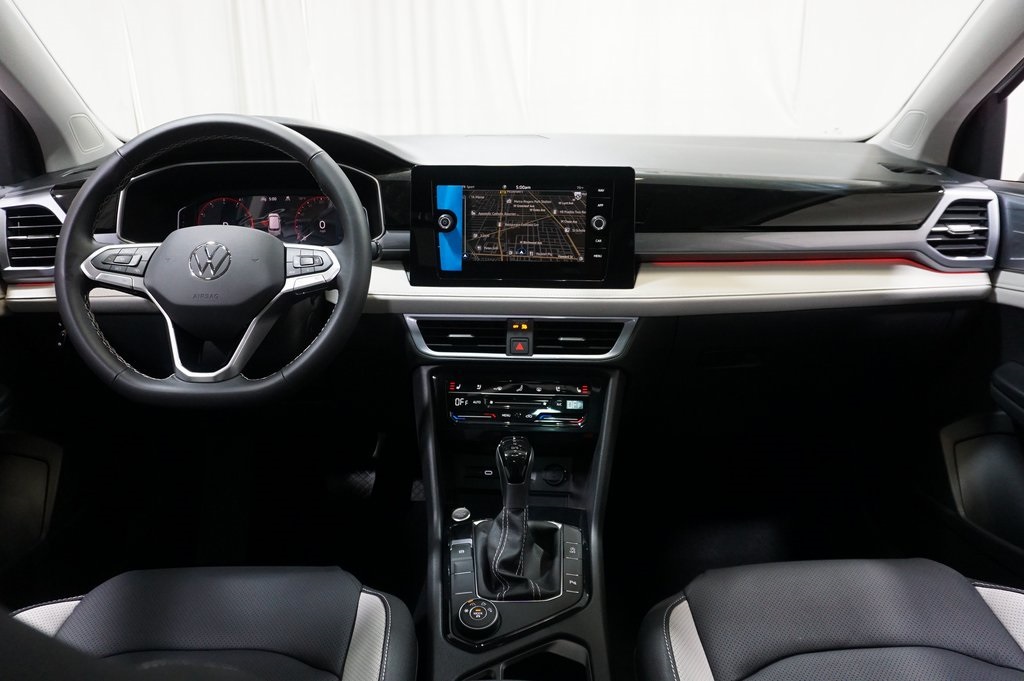 2025 Volkswagen Taos SEL photo 13