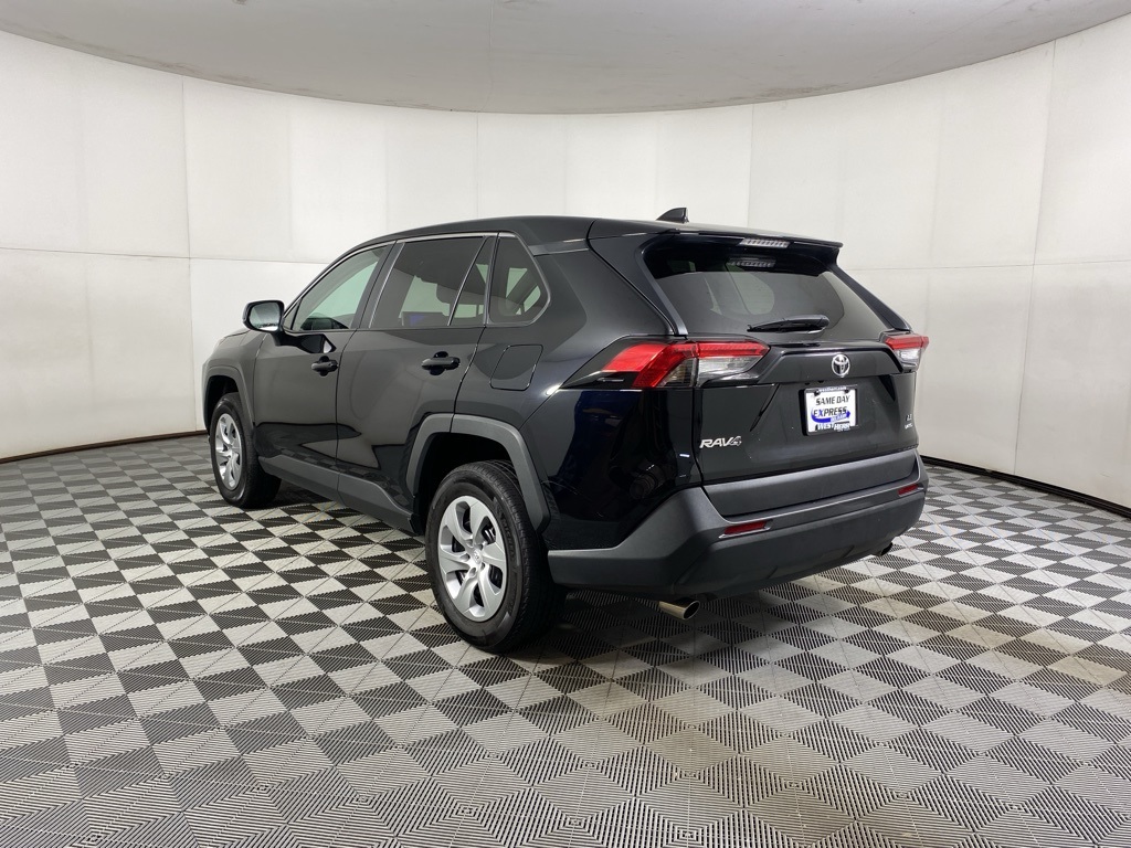 2023 Toyota RAV4 LE photo 6