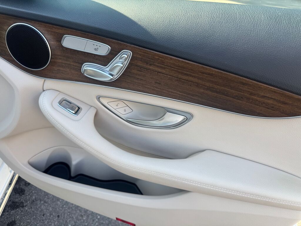 2020 Mercedes Benz C 300 4MATIC Sedan photo 21
