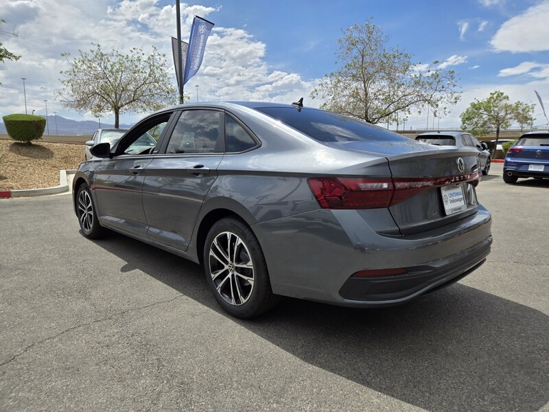 2025 Volkswagen Jetta 1.5T Sport photo 3