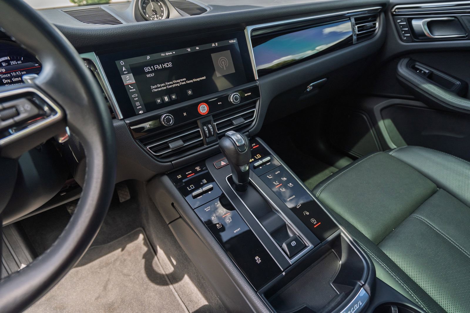 2023 Porsche Macan Base photo 29