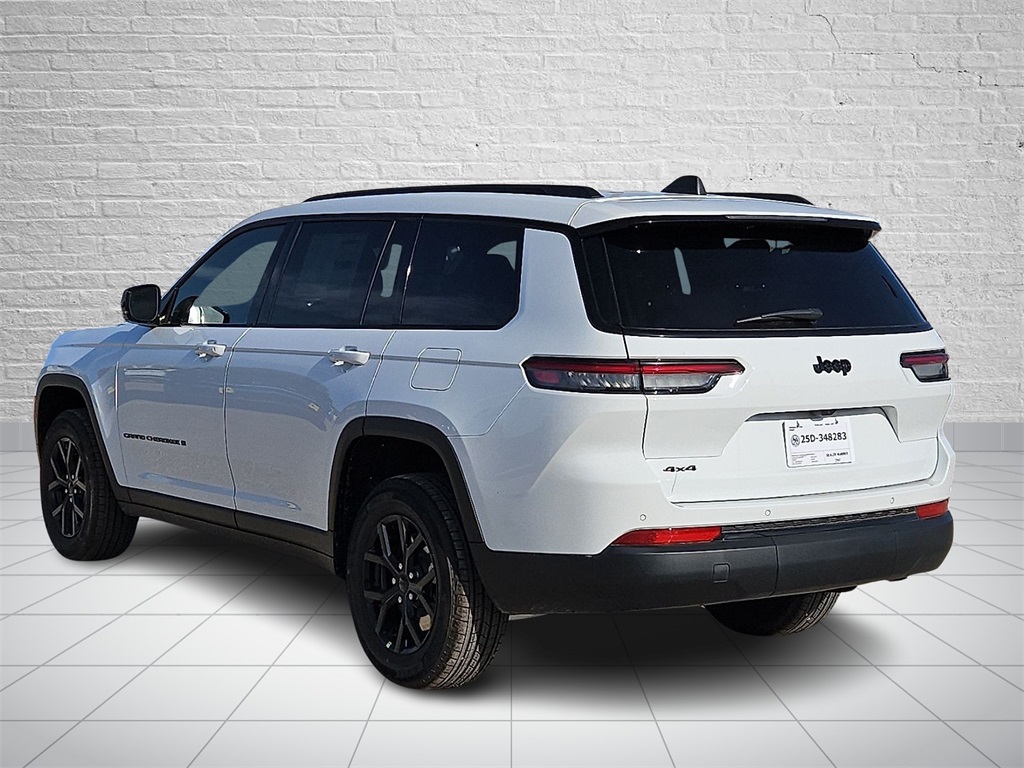 2025 Jeep Grand Cherokee Altitude photo 3