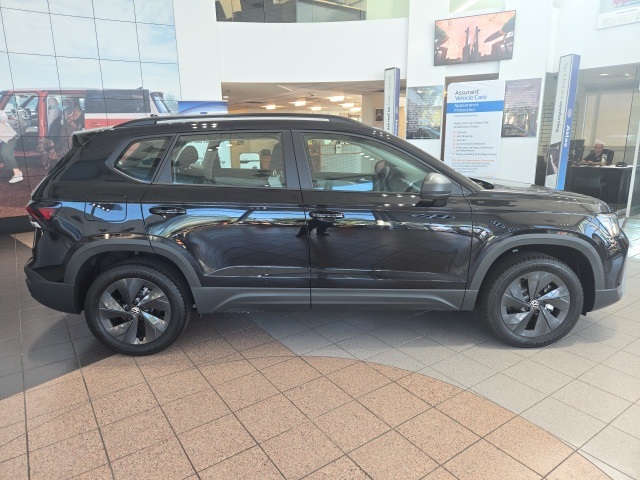 2025 Volkswagen Taos S photo 7
