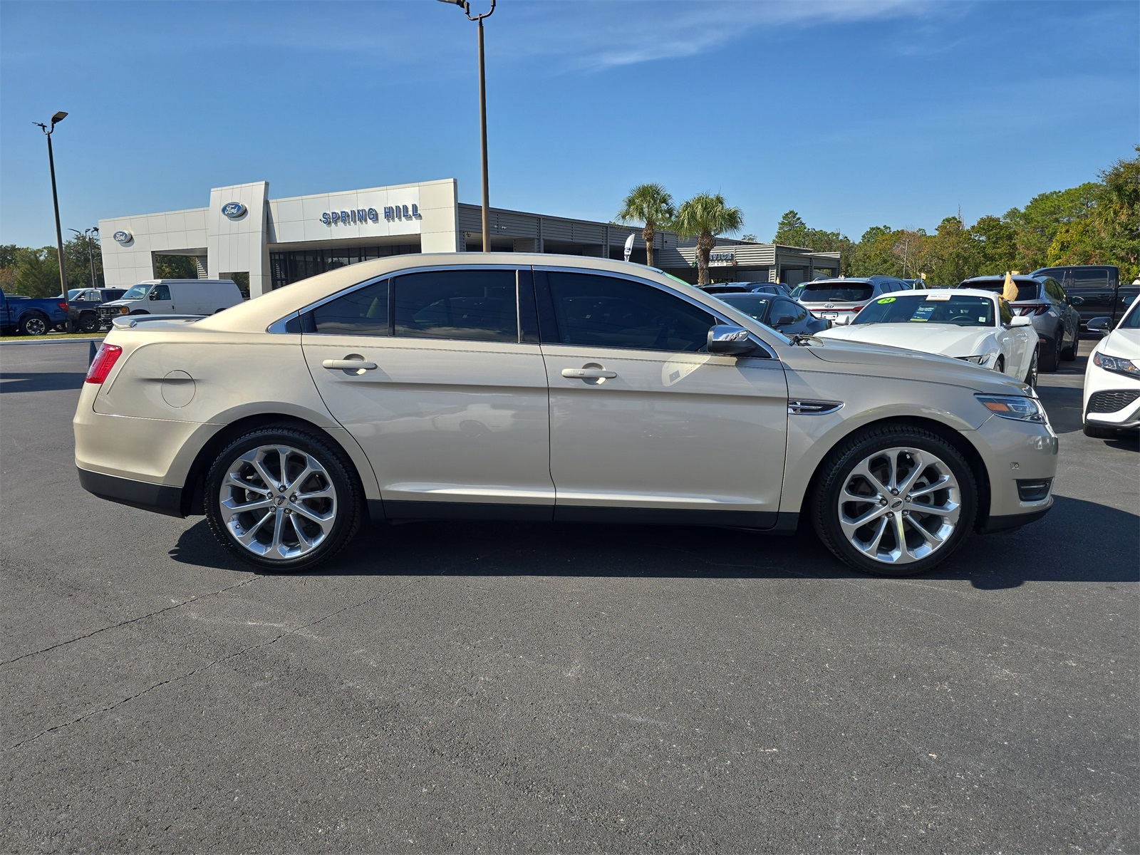 2018 Ford Taurus Limited photo 2