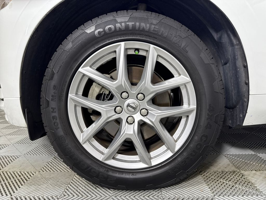 2021 Volvo XC60 T5 Momentum photo 18
