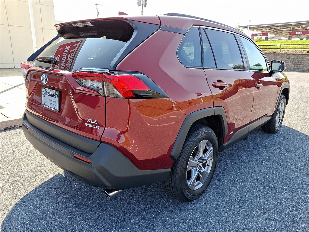 2022 Toyota RAV4 Hybrid XLE photo 6