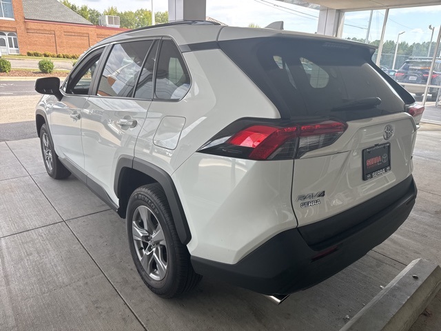 2024 Toyota RAV4 XLE photo 4