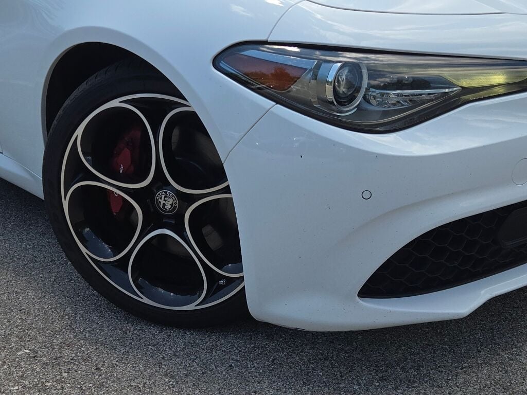 2023 Alfa Romeo Giulia Ti photo 3