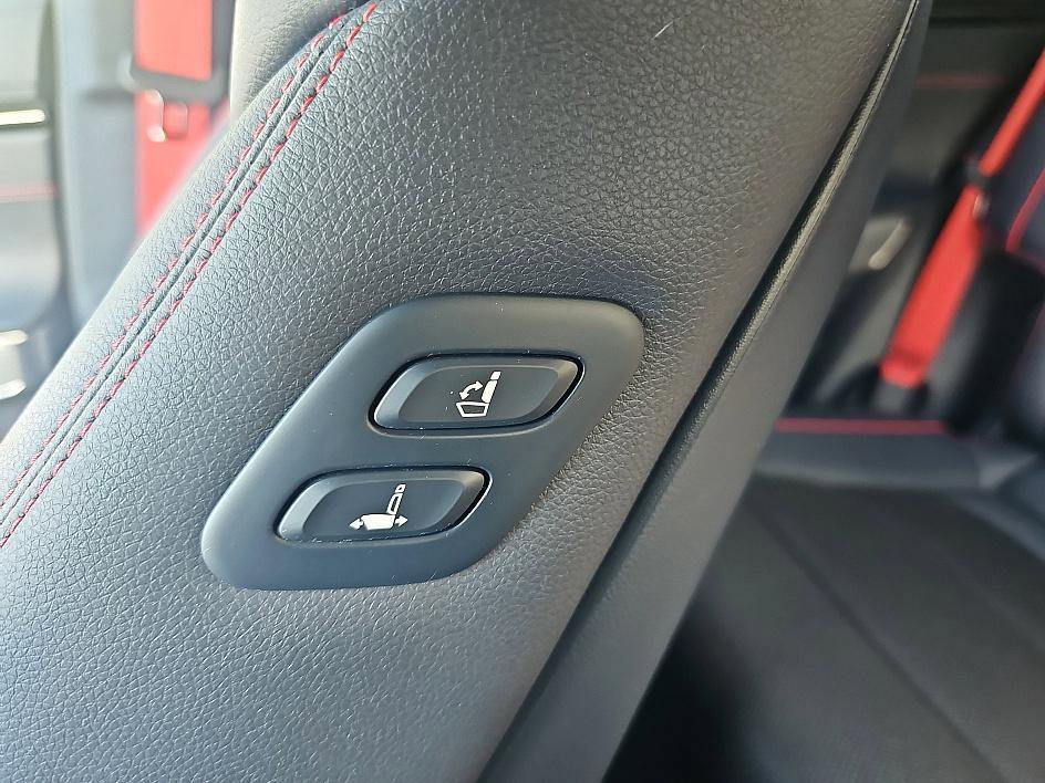 2023 Genesis GV70 2.5T Sport photo 17