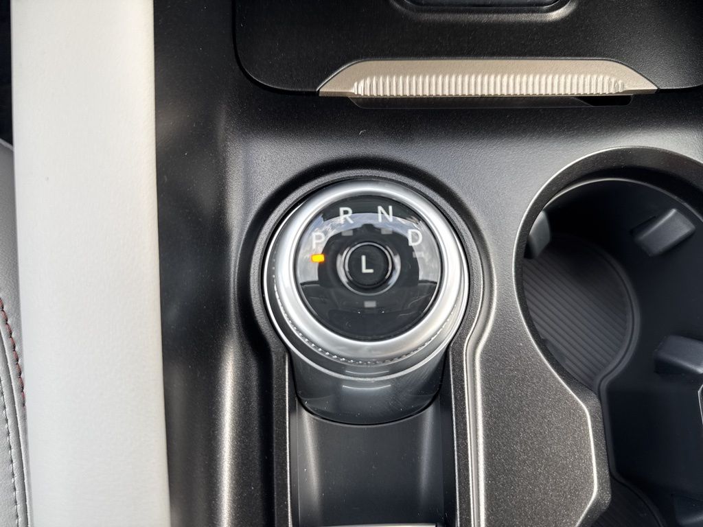 2025 Ford Explorer photo 32
