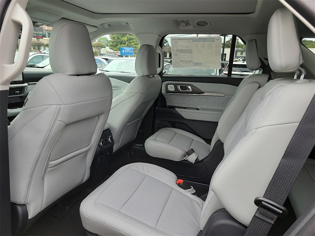 2025 Ford Explorer Platinum photo 9