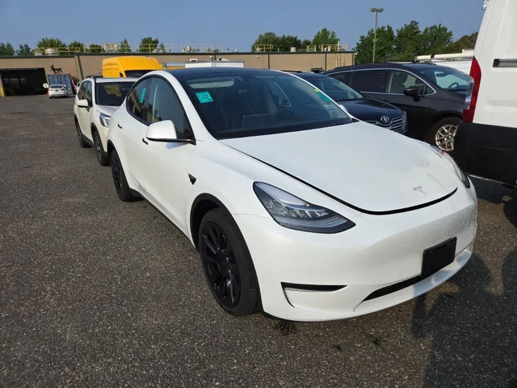 Used 2022 Tesla Model Y Long Range with VIN 7SAYGDEE1NF433137 for sale in Northfield, Minnesota