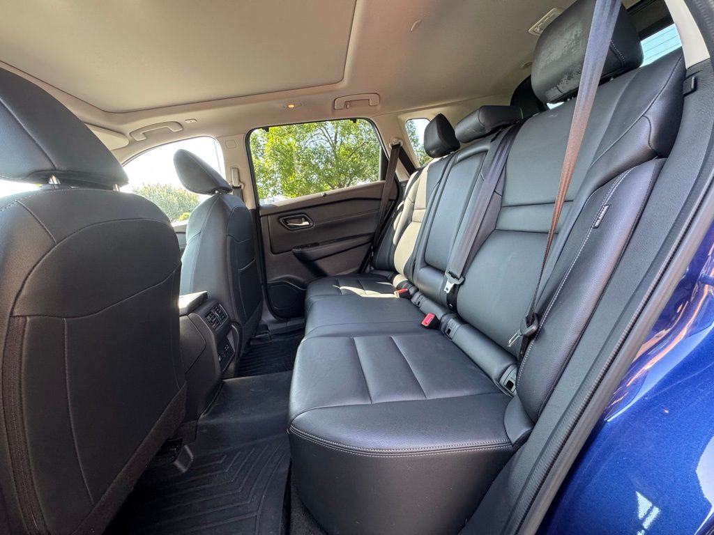 2023 Nissan Rogue SL photo 5