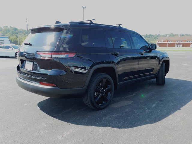 2023 Jeep Grand Cherokee Laredo Altitude photo 8