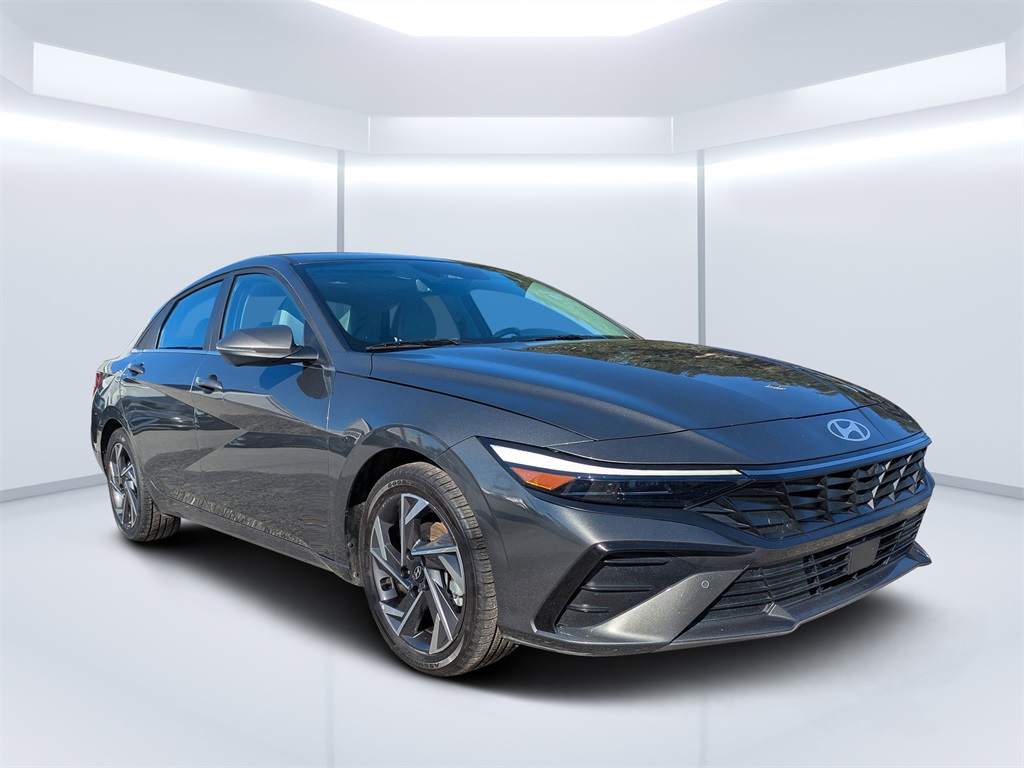 2024 Hyundai Elantra Limited's photo