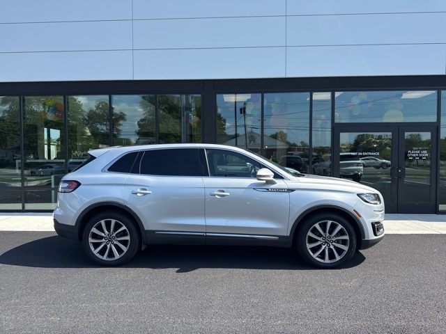 2019 Lincoln Nautilus Select photo 2