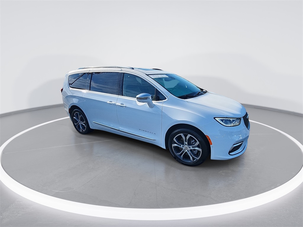 2024 Chrysler Pacifica Pinnacle photo 2