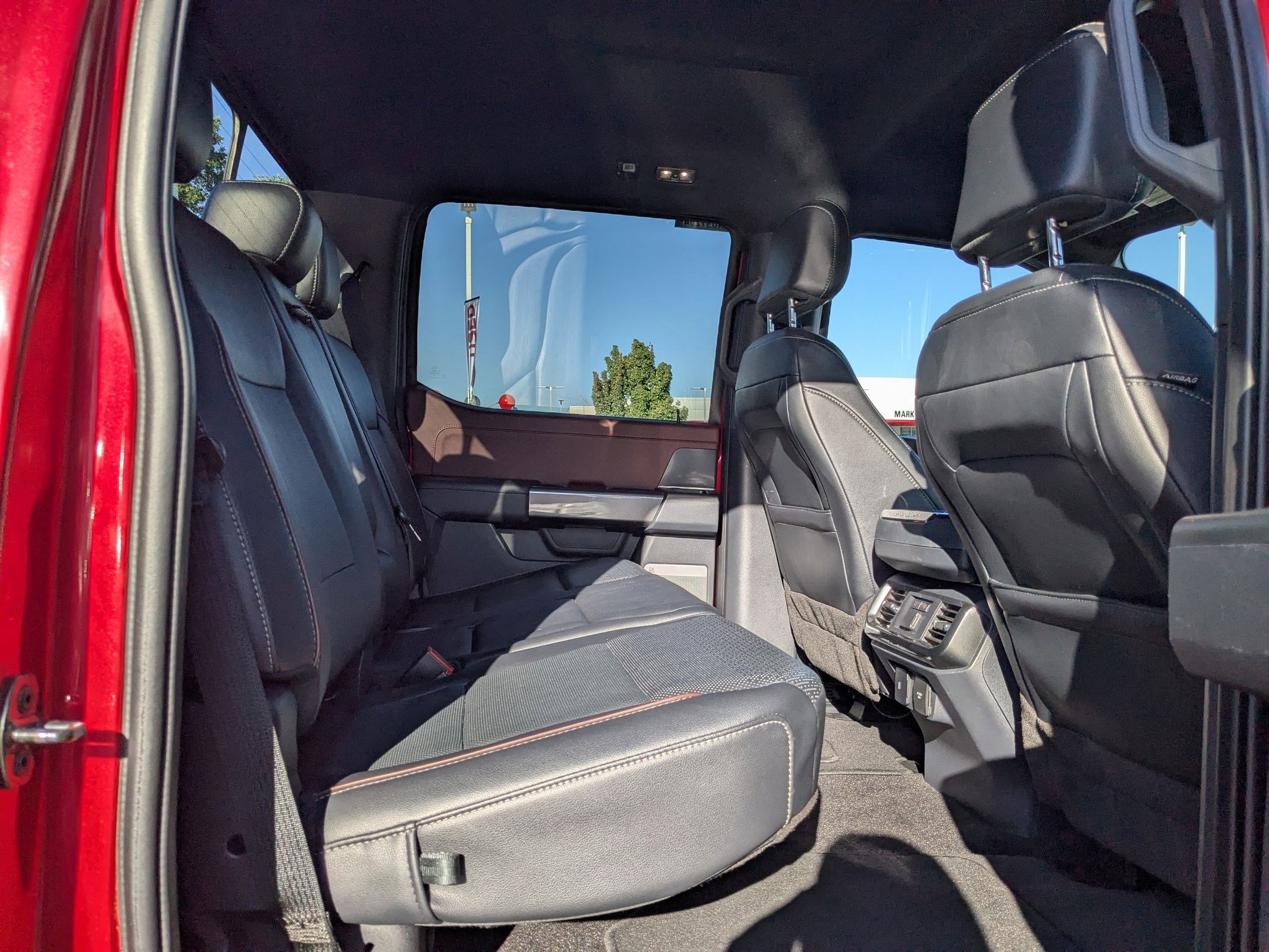 2022 Ford F-150 Lariat photo 28