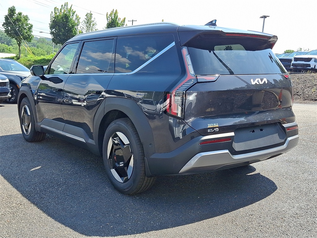 2026 Kia EV9 Wind photo 2