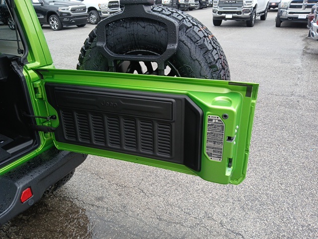 2025 Jeep Wrangler Rubicon X photo 17