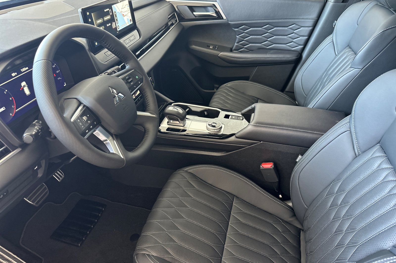 2025 Mitsubishi Outlander SEL photo 9