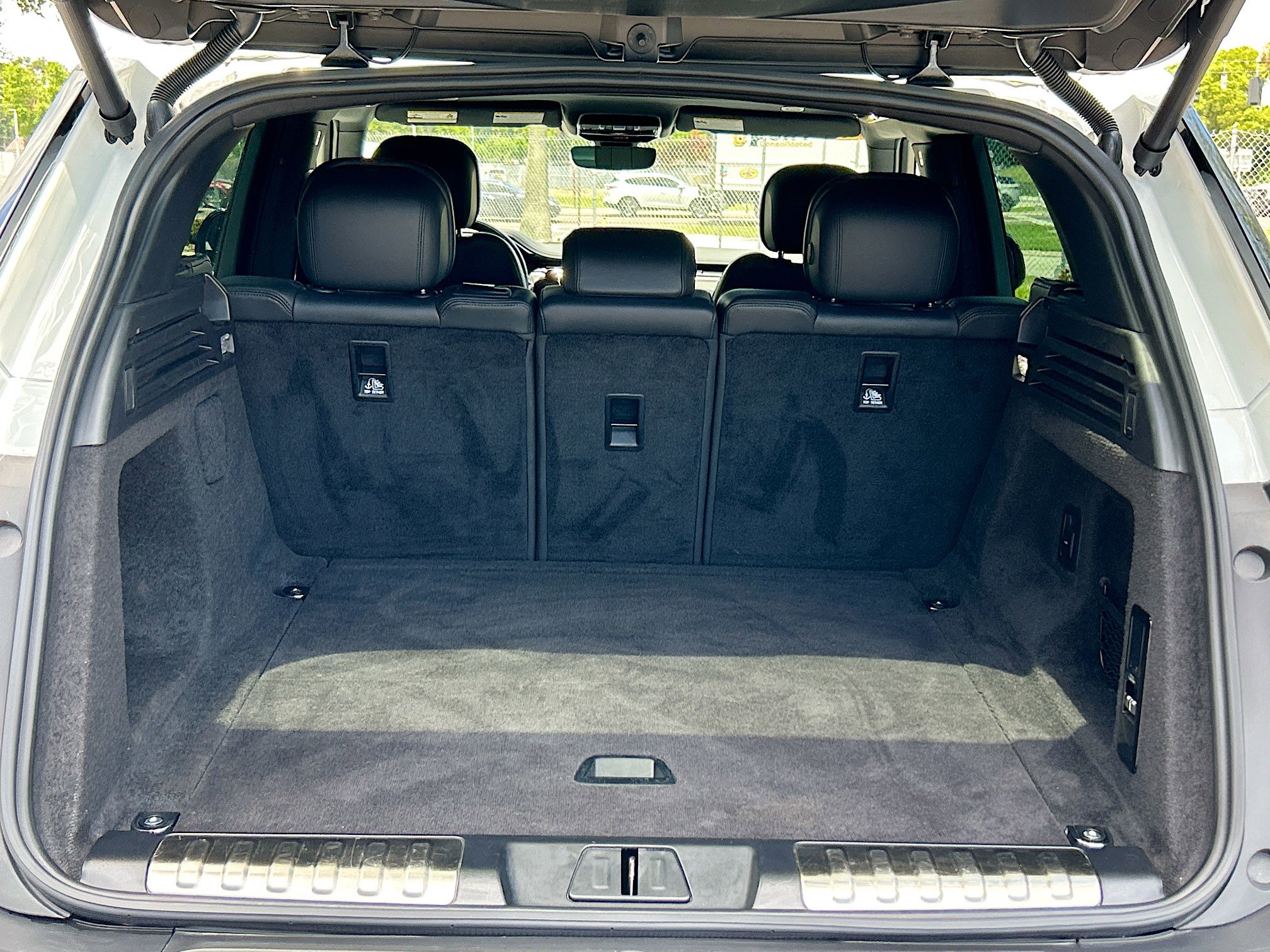 2024 Land Rover Range Rover Sport SE photo 8