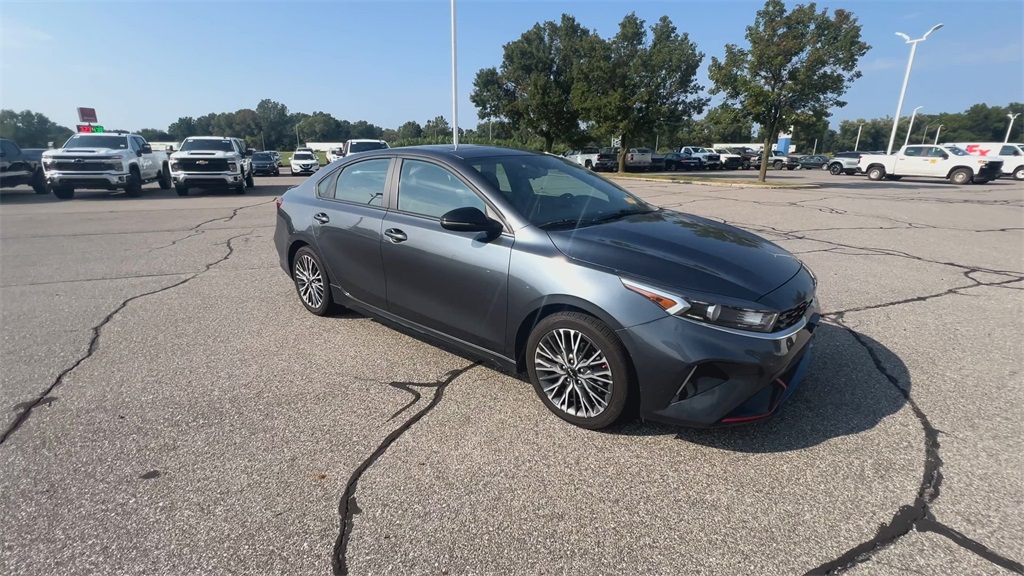 2023 Kia Forte GT-Line photo 2
