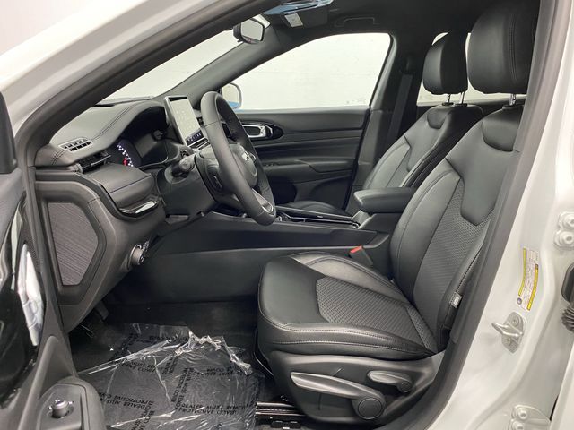 2025 Jeep Compass Latitude Altitude Special Edition photo 4