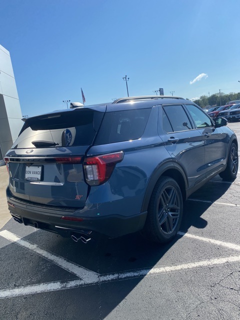 2025 Ford Explorer ST photo 14