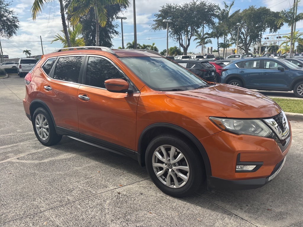 2017 Nissan Rogue SV's photo