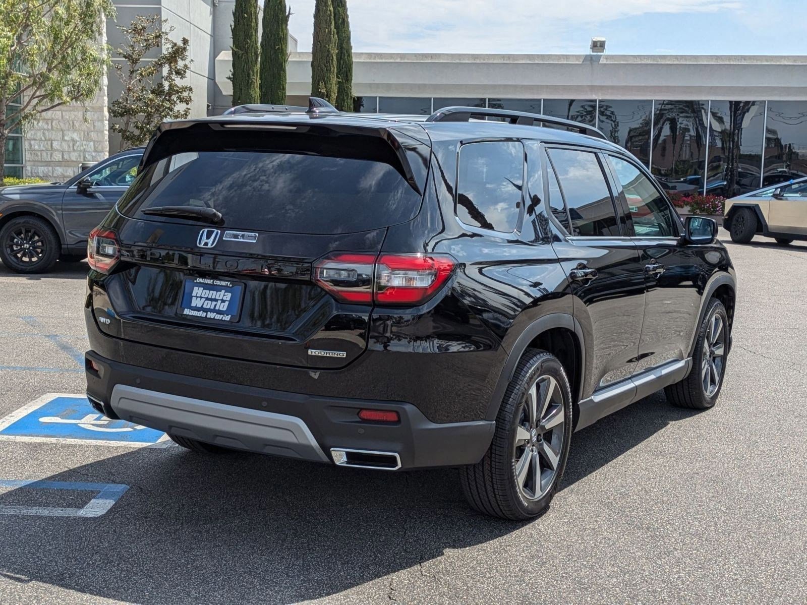 2025 Honda Pilot Touring photo 3