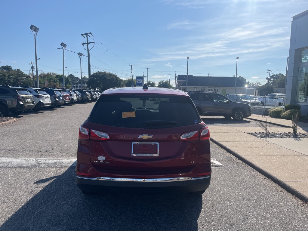 2018 Chevrolet Equinox LT photo 2
