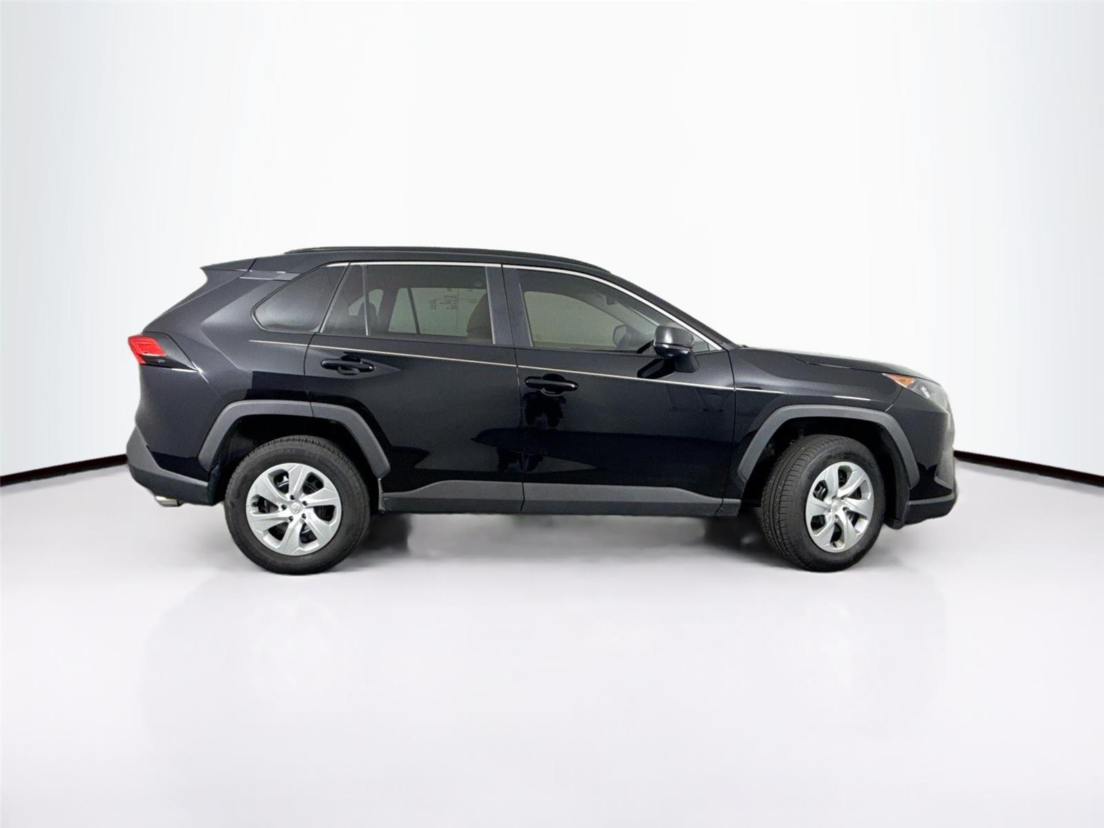2020 Toyota RAV4 LE photo 2
