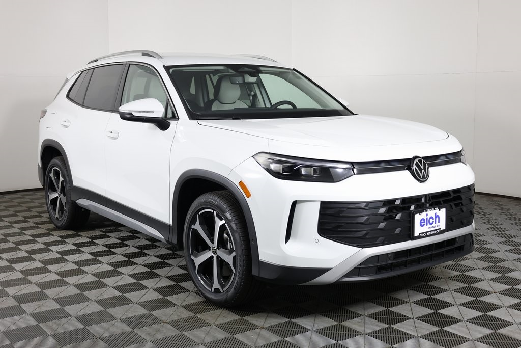 2025 Volkswagen Tiguan SE's photo