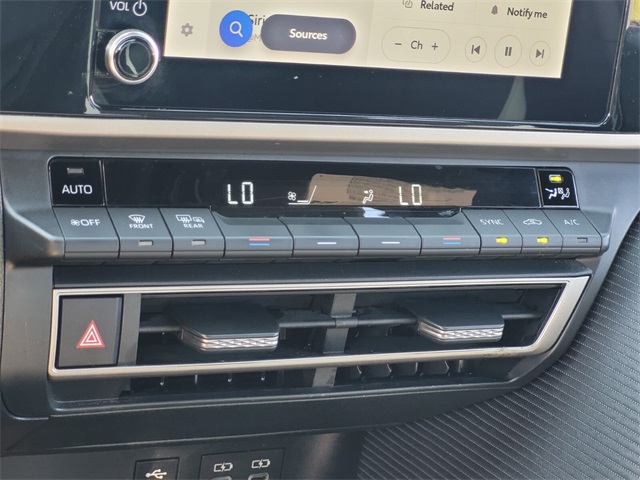 2025 Toyota Camry SE photo 23