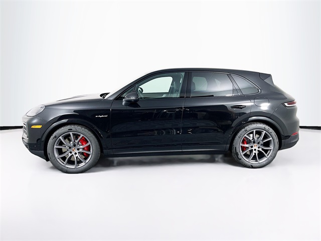 2026 Porsche Cayenne E-Hybrid S photo 2
