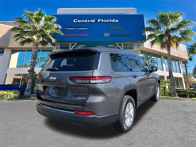 2025 Jeep Cherokee Laredo Altitude photo 3